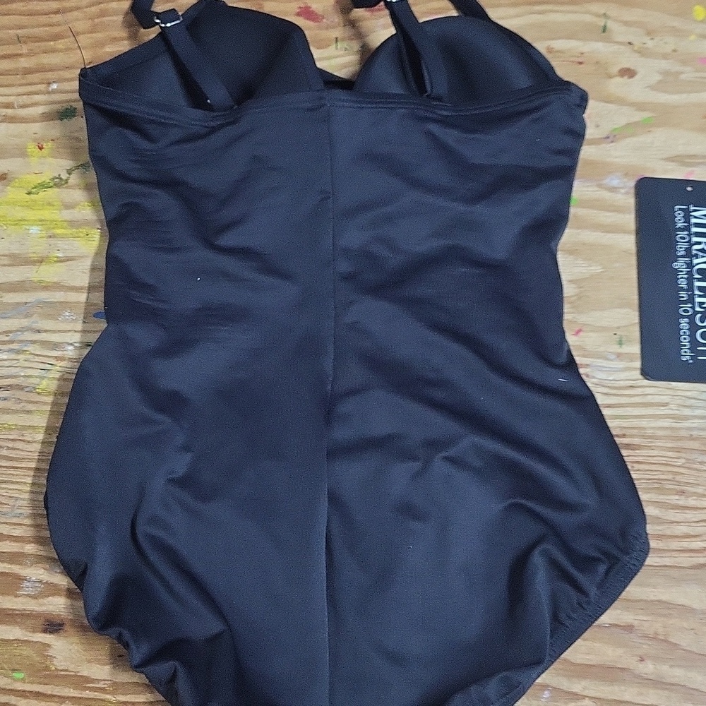 Miraclesuit Classic Black One-Piece Mystique 8 NWT cross over waist - Picture 3 of 4